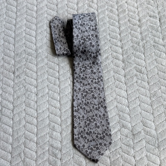 Disney Gray Mickey Mouse Patterned Tie 100%Silk - Picture 1 of 5